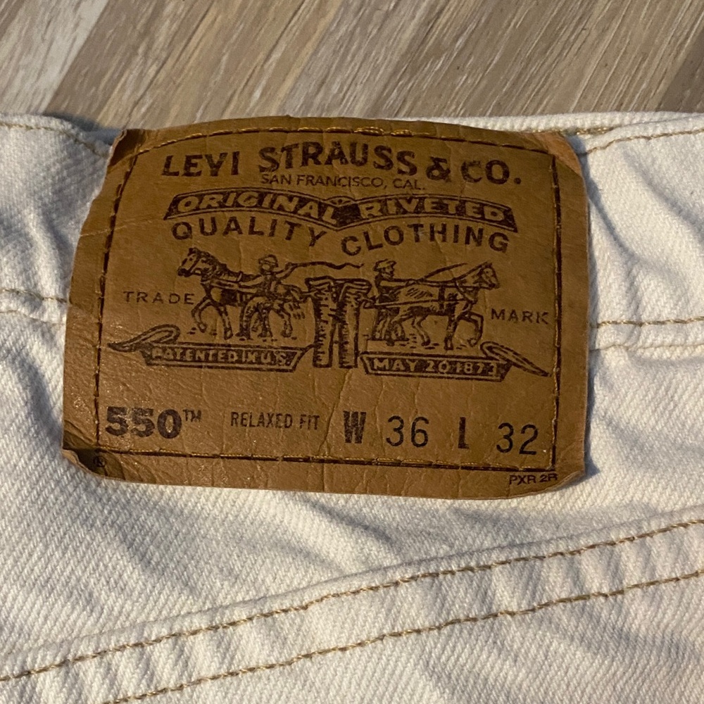 Vintage men’s Levi's Cream Relaxed Jeans 36x33 vintage orange tag Levi’s unisex